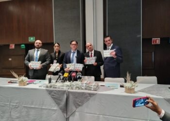 Ubica FGJEM a algunos de los policías que asaltaron empresa con lujo de violencia; se espera su captura