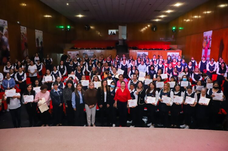 DIF TLALNEPANTLA PROFESIONALIZA EL SERVICIO QUE SE BRINDA EN LAS ESTANCIAS INFANTILES