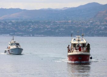 Hallan dos cuerpos tras naufragio de yate de magnate británico en Italia