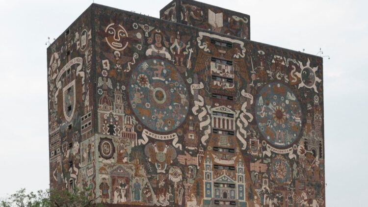 La UNAM expulsa 7 alumnos por ocupación y daños a oficinas de Dirección de CCH