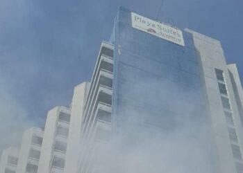 Desalojan 500 huéspedes por incendio en Hotel Playa Suite Acapulco