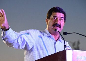 Fiscalía Anticorrupción de Chihuahua declara a Javier Corral como prófugo