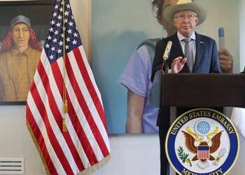 López Obrador descarta tratar reforma judicial con embajador de EU, Ken Salazar