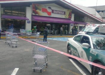 Conductora impacta contra supermercado “Sumesa” en Coyoacán; varios lesionados