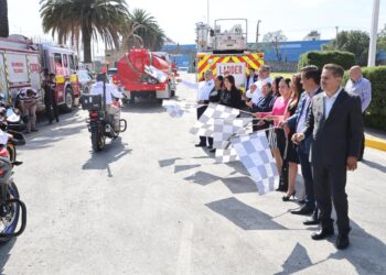 Dan Banderazo de Salida a las Nuevas Unidades de Protección Civil y Bomberos de Tecámac.