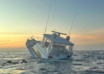 Yate se hunde en Yucatán; rescatan a 14 pasajeros