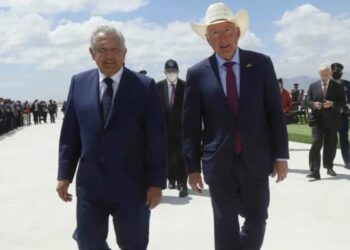 López Obrador pone pausa a relación con Ken Salazar por dichos sobre reforma judicial