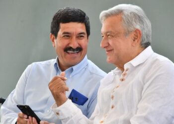 AMLO califica como venganza política el intento de detención de Javier Corral