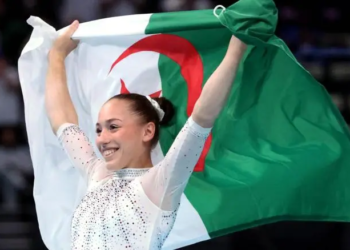 La argelina Kayla Nemour triunfa en las barras asimétricas y hace historia