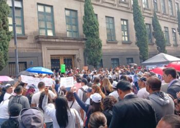 Trabajadores cierran accesos a la SCJN en protesta por reforma judicial