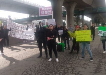 Familiares de Alejandra Denise bloquean Periférico Norte; piden justicia por presunto feminicidio