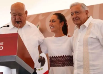 Gobernador de BCS se conmueve hasta las lágrimas al hablar de AMLO y Sheinbaum