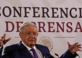 López Obrador pide a Tomás Zerón entregarse para aclarar dichos sobre caso Ayotzinapa