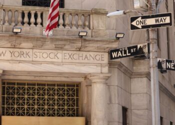 Lunes negro: Temor a una recesión en EUA hace tambalearse a las bolsas del mundo