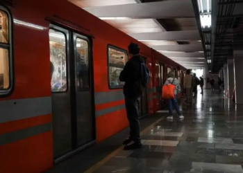 Usuarios del Metro Santa Marta son desalojados ante presencia de humo, el servicio fue reestablecido