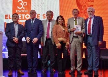 Chinoin lanza tercera edición del libro “El Reto de Ser Médico”