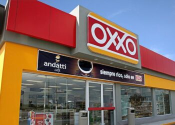 Diputado de Morena van contra tiendas Oxxo cerca de escuelas en Oaxaca