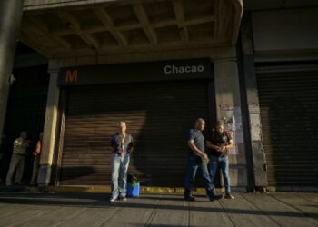 Venezuela queda a oscuras tras apagón; gobierno de Maduro dice que hay ‘saboaje’