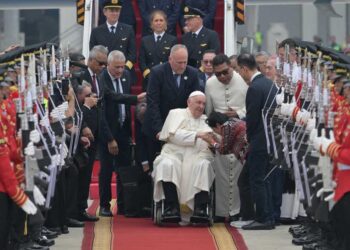 Papa Francisco inicia en Indonesia su gira en el sureste asiático