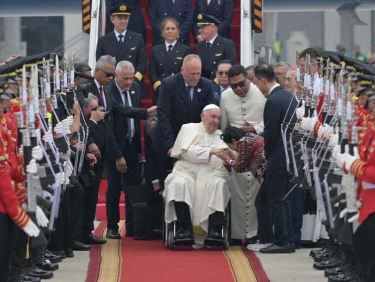 Papa Francisco inicia en Indonesia su gira en el sureste asiático