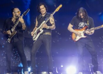CAIFANES celebró concierto lleno de nostalgia en el ESTADIO GNP
