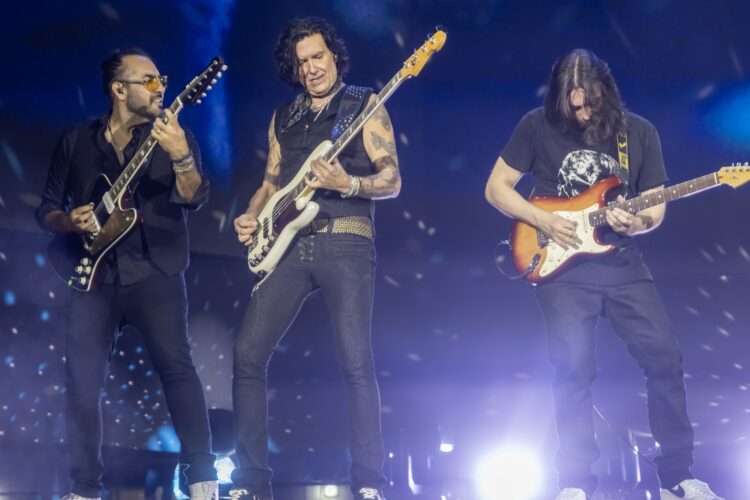 CAIFANES celebró concierto lleno de nostalgia en el ESTADIO GNP