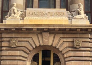 Banxico ajusta tasa de interés a 10.5% tras baja inflación