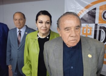 Cambia mesa directiva del Club Primera Plana