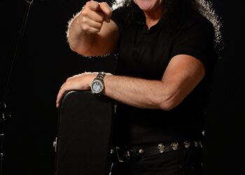 DAVE EVANS (EXCANTANTE DE AC/DC, TIJUANA NO, ALFONSO FORS y MUCHOS MÁSSE presentan en el FRONTÓN BUCARELI