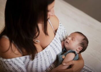 Bayer y Elevit impulsan la lactancia materna en México