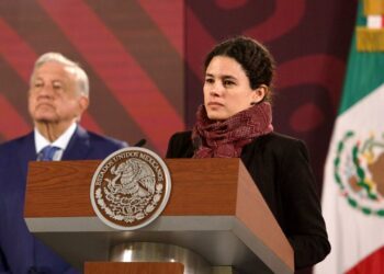 AMLO anticipa posible renuncia de Luisa María Alcalde