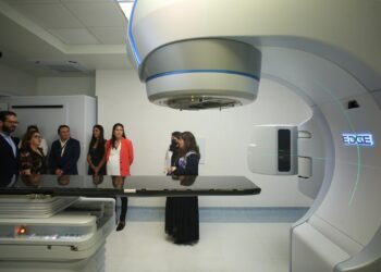 Inaugura Issste acelerador lineal y actualiza tres más para mejorar atención en CMN “20 de Noviembre”