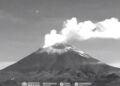 Con fumarola de 500 metros, ‘despierta’ el volcán Popocatépetl