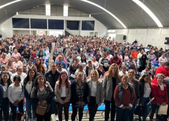 Romina Contreras entrega apoyos a 11 mil familias en Huixquilucan