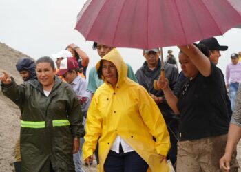 Abelina López lidera operativos de rescate tras inundaciones por el huracán John en Acapulco