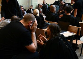 Acusados de violar a mujer drogada por su esposo en Francia denuncian amenazas