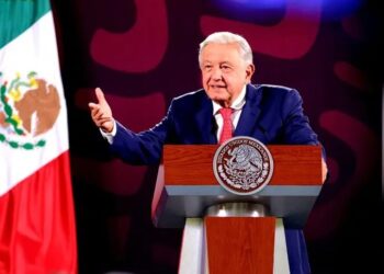 López Obrador rechaza riesgo de inversiones por reforma judicial como advirtió Ken Salzar