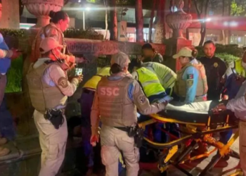 Mujer da a luz en Paseo de la Reforma; una ambulancia les negó el servicio por estar en condición de calle