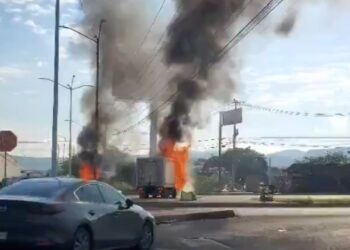 Bloqueos y balaceras siguen en Sinaloa: dejan sin clases a 4 municipios