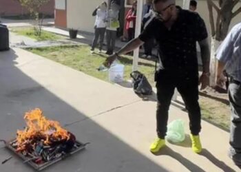 Celulares son destruidos y quemados en secundaria de Durango