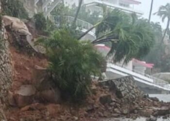 Se cae parte de la estructura del famoso hotel Las Brisas en Acapulco