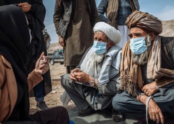 Talibanes bajan tono ante ONU por reducción de derechos en Afganistán