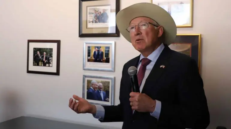 Ken Salazar responde a AMLO: violencia en Sinaloa no es culpa de EU