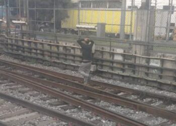 Sujeto entra a la zona de vías de la línea A del Metro CDMX