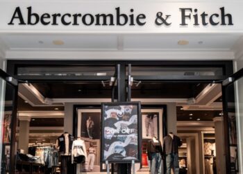 Exjefe de Abercrombie enfrenta acusación por tráfico sexual