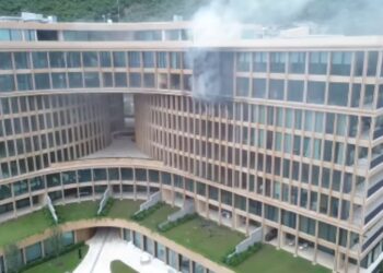 Incendio en departamentos de lujo “Akumal” obliga a desalojar a 203 personas en NL