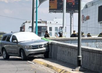 Asesinan a abogada penalista a bordo de su camioneta sobre Viaducto