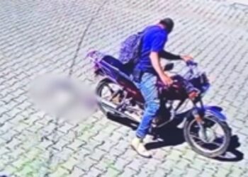 Indigna video de motociclista que arrastra a un perrito atado del cuello en Jalisco