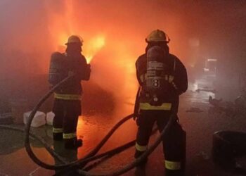 Incendio en fábrica de aceites moviliza a bomberos en San Andrés Cholula