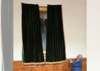 Así fue la develación del retrato presidencial de AMLO